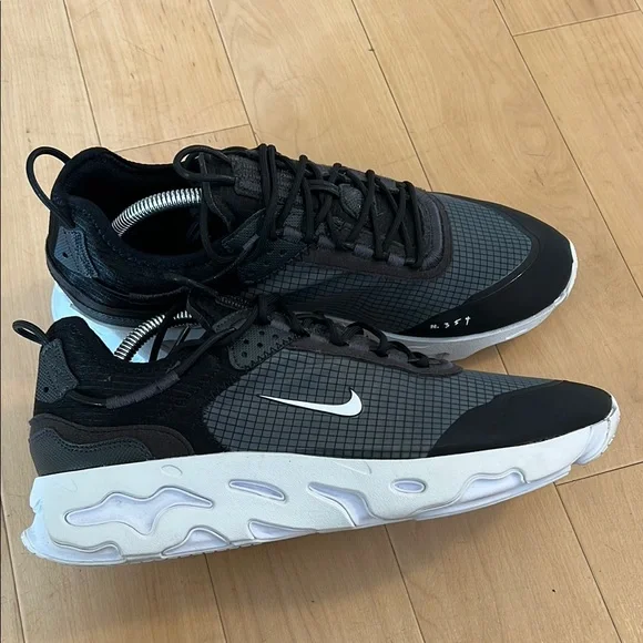 NIKE Men's React Live Running Shoe - Picture 12 of 16